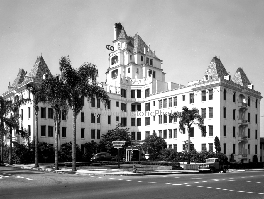 Hollywood Tower 1940 at 6200 Franklin Ave..jpg